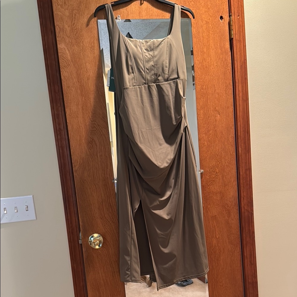Elegant Green Sleeveless Dress